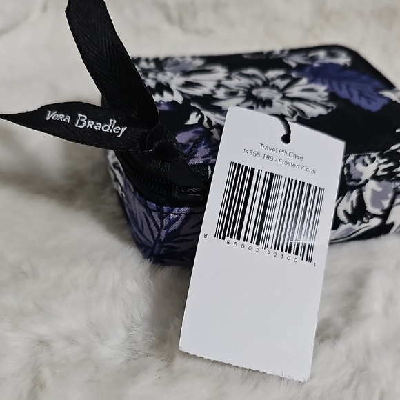 NWT! Vera Bradley Travel Pill Case - Picture 2 of 8